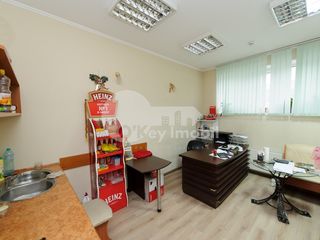 Spațiu comercial, Centru, str. Petru Movilă, 900 € ! foto 7