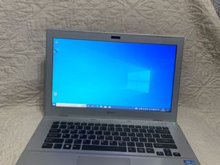 Sony Vaio 14, intel Core i5 3317 4x 2800mhz, 8GB ram, SSD 160GB.