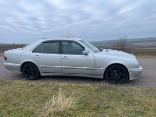 Mercedes E-Class foto 2