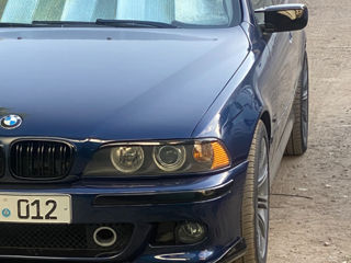 BMW 5 Series foto 2