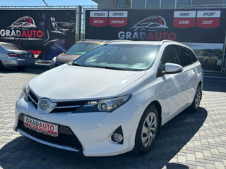 Toyota Auris фото 1