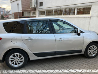 Renault Grand Scenic foto 2