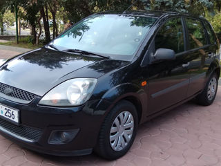 Ford Fiesta foto 1