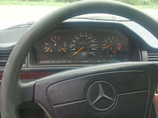 Mercedes Series (W124) foto 4