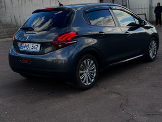 Peugeot 208 foto 5