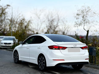 Hyundai Elantra foto 3