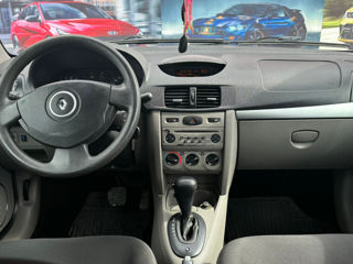 Renault Clio foto 10