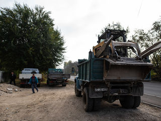 Servicii bobcat. Планировка. Evacuarea pamintului cu basculanta foto 4