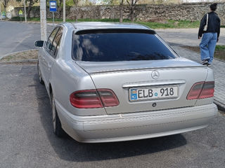 Mercedes E-Class foto 3