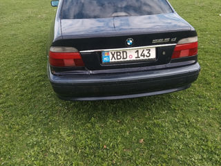 BMW 5 Series foto 3