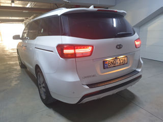 KIA Carnival foto 2