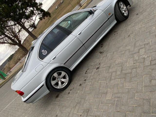 BMW 5 Series foto 5