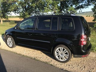 Volkswagen Touran foto 1