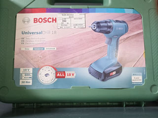 Шуруповерт Bosch Universal Drill18,pret 990 lei