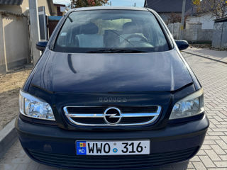 Opel Zafira foto 2