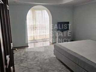 Apartament cu 2 camere, 70 m², Botanica, Chișinău foto 2