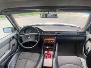 Mercedes Series (W124) foto 2