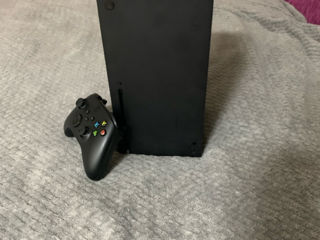 Vând un Xbox serias x de 1Tb