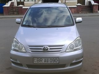 Toyota Avensis Verso foto 3