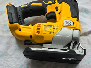 Dewalt DCS334 (лобзик на аккумулятор) foto 1