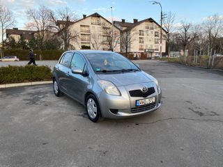 Toyota Yaris foto 2