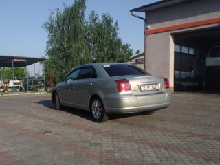 Toyota Avensis foto 6