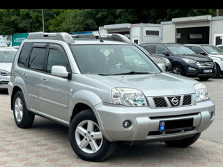 Nissan X-Trail foto 2