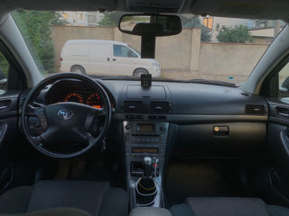 Toyota Avensis foto 9