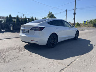 Tesla Model 3 foto 1