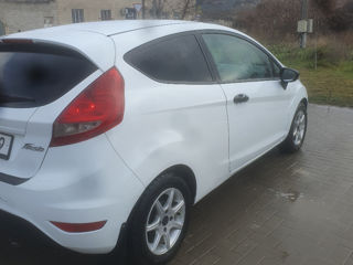 Ford Fiesta foto 9