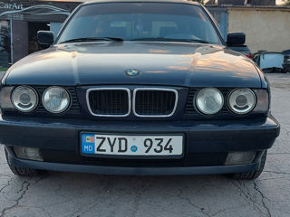 BMW 5 Series foto 1