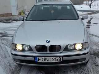 BMW 5 Series foto 4