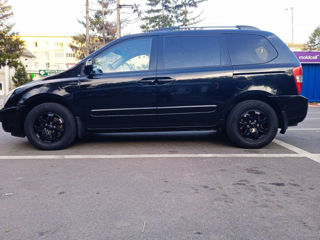 KIA Carnival foto 2