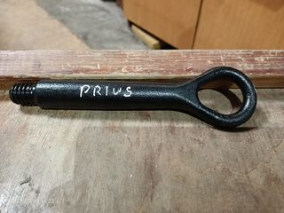Буксировочный крюк MercedesW906,W203,Prius