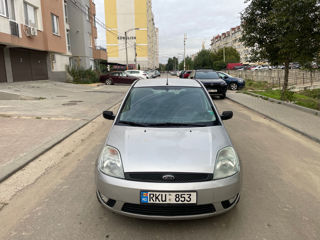 Ford Fiesta foto 1