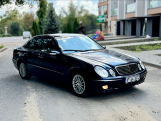 Mercedes E-Class foto 1