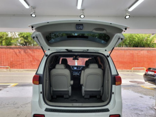 KIA Carnival foto 15