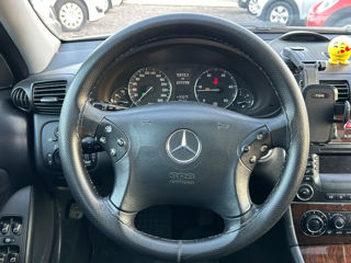 Mercedes C-Class foto 13