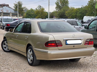 Mercedes E-Class foto 2