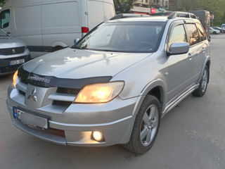 Mitsubishi Outlander foto 2