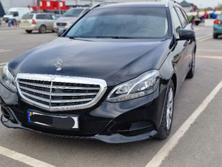 Mercedes E-Class foto 1