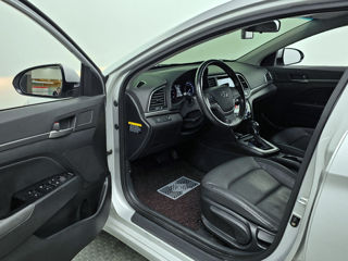 Hyundai Elantra foto 3