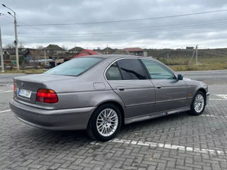 BMW 5 Series foto 2