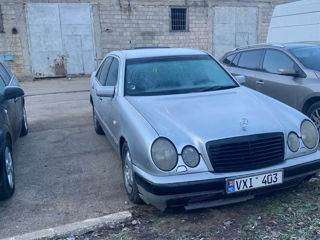 Mercedes E-Class foto 2