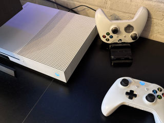 Xbox One s 512gb + подписка