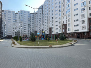 Apartament cu 3 camere, 100 m², Buiucani, Chișinău foto 1