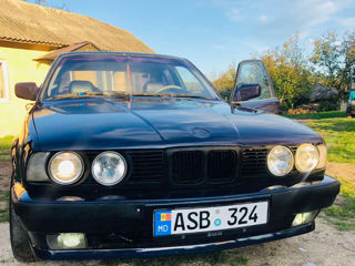 BMW 5 Series foto 1