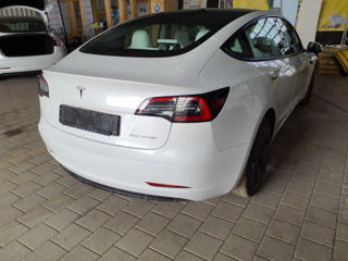 Tesla Model 3 foto 2