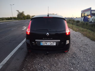 Renault Grand Scenic foto 2