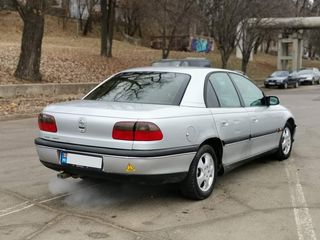 Opel Omega foto 5